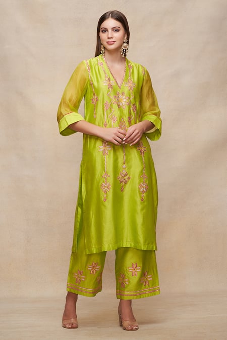 Gulabo By Abu Sandeep Green Chanderi Embellished Gota V Neck Kurta Online at Aza Fashions Gulabo By Abu Sandeep_Green Chanderi Embellished Gota V Neck Kurta _Online_at_Aza_Fashions
