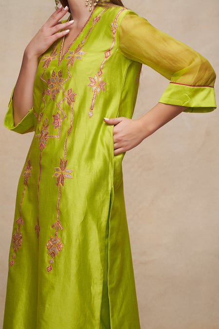 Shop Gulabo By Abu Sandeep Green Chanderi Embellished Gota V Neck Kurta Online at Aza Fashions Shop_Gulabo By Abu Sandeep_Green Chanderi Embellished Gota V Neck Kurta _Online_at_Aza_Fashions