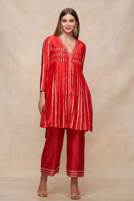 Gulabo By Abu Sandeep_Red Chanderi Gota Patti V-neck Pintucked Embellished Kurta _Online_at_Aza_Fashions