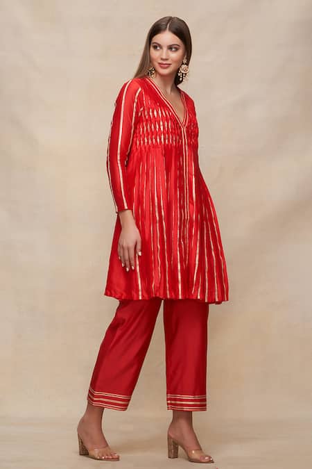 Buy_Gulabo By Abu Sandeep_Red Chanderi Gota Patti V-neck Pintucked Embellished Kurta _Online_at_Aza_Fashions