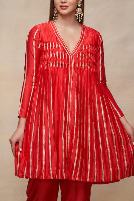 Gulabo By Abu Sandeep_Red Chanderi Gota Patti V-neck Pintucked Embellished Kurta _at_Aza_Fashions