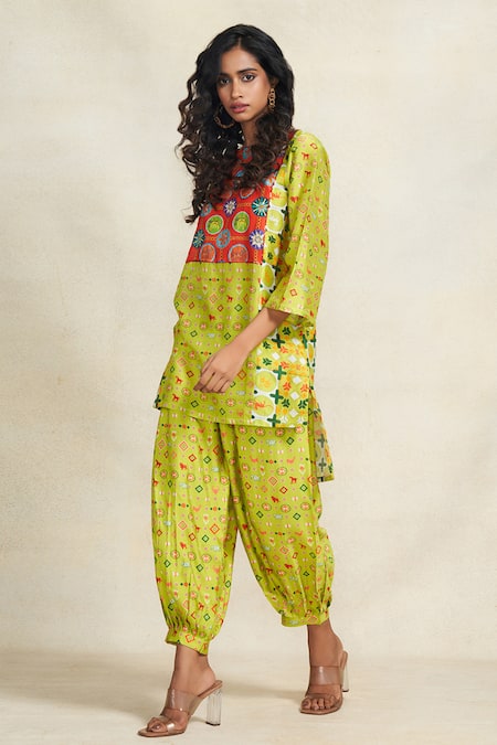 Shop_Gulabo By Abu Sandeep_Green Chanderi Print Geometric Salwar  _Online_at_Aza_Fashions