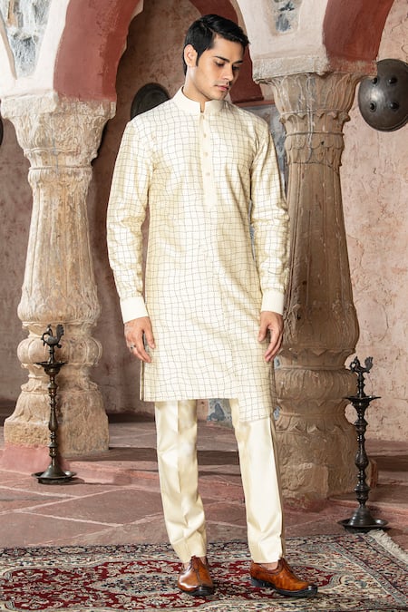 Abkasa Pebblyn Embroidered Kurta With Pant 