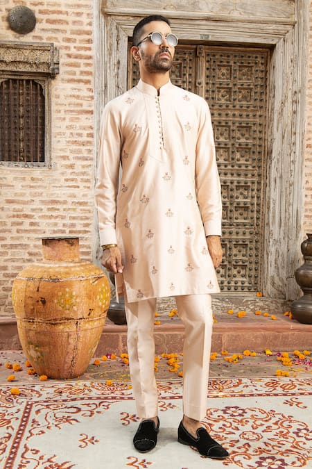 Abkasa Rosea Embroidered Kurta With Pant 