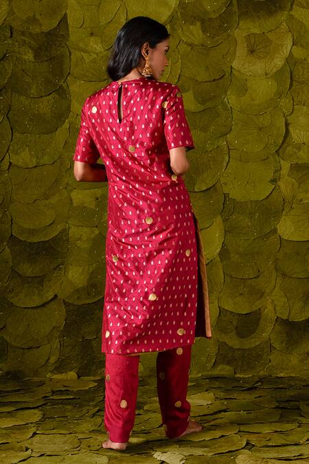 Shop Latha Puttanna Magenta Chintamani Silk Hand Embroidered Aari Gold Tangi Kurta And Pant Set at Aza Fashions Shop_Latha Puttanna_Magenta Chintamani Silk Hand Embroidered Aari Gold Tangi Kurta And Pant Set_at_Aza_Fashions