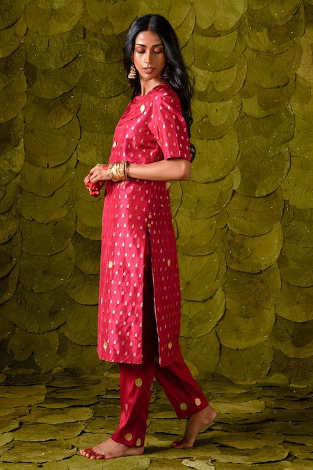 Shop Latha Puttanna Magenta Chintamani Silk Hand Embroidered Aari Gold Tangi Kurta And Pant Set Online at Aza Fashions Shop_Latha Puttanna_Magenta Chintamani Silk Hand Embroidered Aari Gold Tangi Kurta And Pant Set_Online_at_Aza_Fashions
