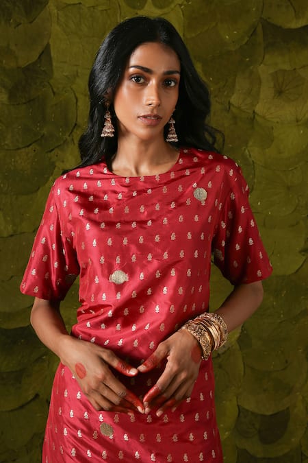 Latha Puttanna Magenta Chintamani Silk Hand Embroidered Aari Gold Tangi Kurta And Pant Set at Aza Fashions Latha Puttanna_Magenta Chintamani Silk Hand Embroidered Aari Gold Tangi Kurta And Pant Set_at_Aza_Fashions