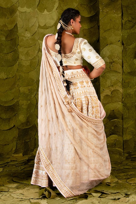 Shop Latha Puttanna White Karnataka Silk Embroidered Aari Round Hennu Tape Bridal Lehenga Set at Aza Fashions Shop_Latha Puttanna_White Karnataka Silk Embroidered Aari Round Hennu Tape Bridal Lehenga Set _at_Aza_Fashions