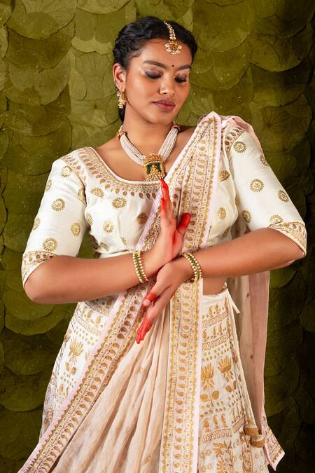 Shop Latha Puttanna White Karnataka Silk Embroidered Aari Round Hennu Tape Bridal Lehenga Set Online at Aza Fashions Shop_Latha Puttanna_White Karnataka Silk Embroidered Aari Round Hennu Tape Bridal Lehenga Set _Online_at_Aza_Fashions