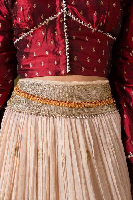 Latha Puttanna_Off White Silk Zari, Sequins, Gota Patti V-neck Embroidered Lehenga Set _at_Aza_Fashions