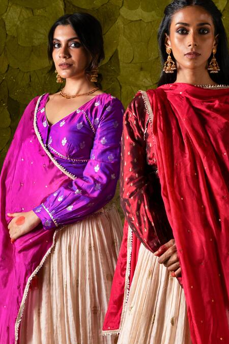 Latha Puttanna_Off White Chanderi , Crepe, Zari V-neck Attige Embroidered Lehenga Set _at_Aza_Fashions