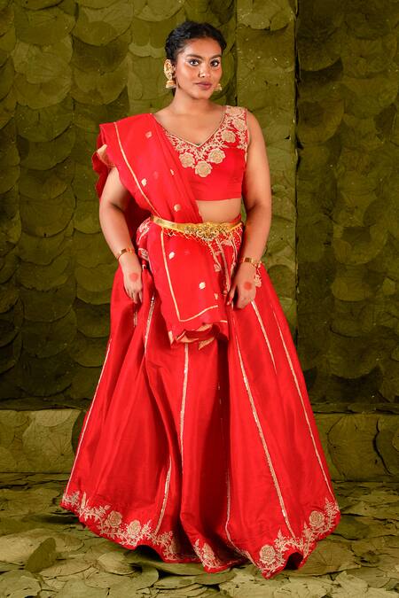 Latha Puttanna_Red Silk, Organza Sequins, Beads V-neck Gelathi Embroidered Lehenga Set _at_Aza_Fashions