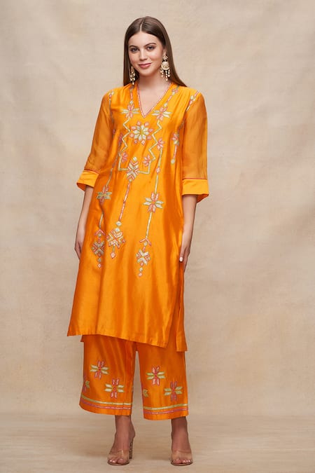 Gulabo By Abu Sandeep Yellow Chanderi Embellished Gota V Neck Straight Kurta Online at Aza Fashions Gulabo By Abu Sandeep_Yellow Chanderi Embellished Gota V Neck Straight Kurta _Online_at_Aza_Fashions