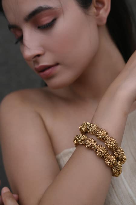 Do Taara Gold Plated Embroidery Embossed Temple Bangles Set Online at Aza Fashions Do Taara_Gold Plated Embroidery Embossed Temple Bangles Set _Online_at_Aza_Fashions