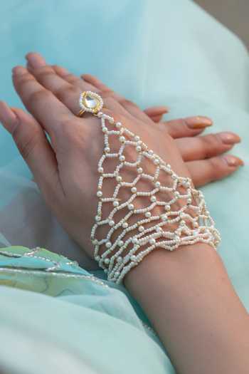Buy_Do Taara_White Pearls, Kundan, Natural Stones Jaal Embellished Hathphool_Online_at_Aza_Fashions