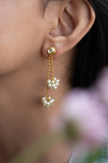 Do Taara Gold Plated Pearls Kundan Cluster Earrings Online at Aza Fashions Do Taara_Gold Plated Pearls Kundan Cluster Earrings _Online_at_Aza_Fashions
