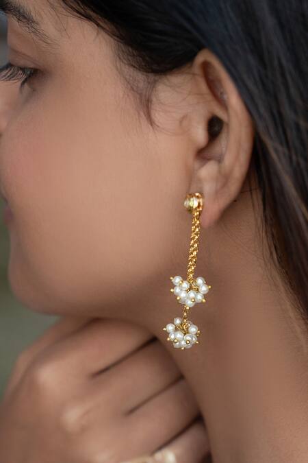 Buy Do Taara Gold Plated Pearls Kundan Cluster Earrings Online at Aza Fashions Buy_Do Taara_Gold Plated Pearls Kundan Cluster Earrings _Online_at_Aza_Fashions