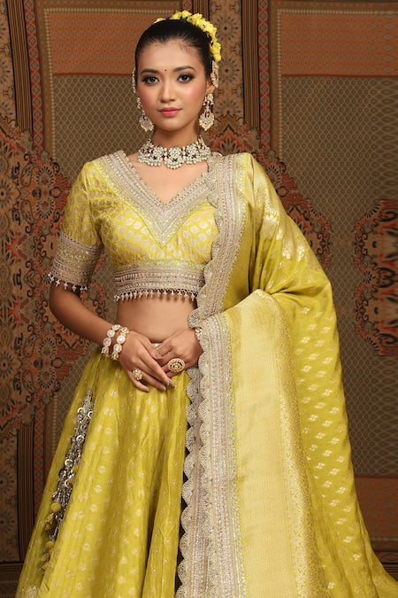 Shikhar Sharma_Green Banarasi Paisley Woven V Neck Bridal Lehenga Set _at_Aza_Fashions