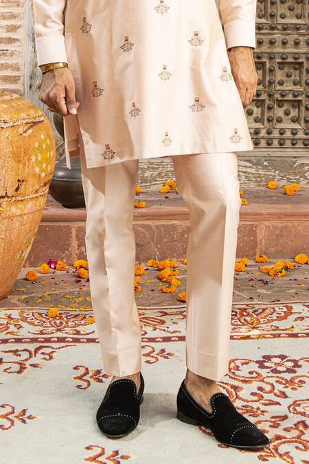 Buy_Abkasa_Peach Katan Silk Embroidery Floral Butti Rosea Kurta With Pant  