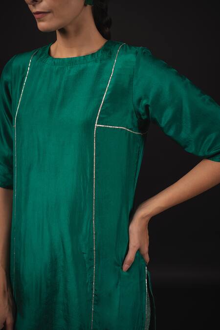 Avaasya Jaipur_Green Silk Gota Patti Round Neck Work Straight Kurta And Pant Set _at_Aza_Fashions