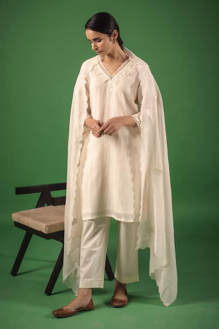 Avaasya Jaipur_Ivory Handloom Cotton, Cotton, Chanderi Embroidery V-neck Straight Kurta Set _Online_at_Aza_Fashions