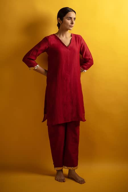 Avaasya Jaipur Red Handloom Chanderi Embroidered Laffa V Work Sleeve Kurta And Pant Set  