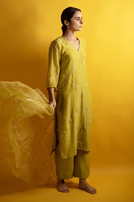 Avaasya Jaipur Mughal Pattern Embroidered Kurta Set 