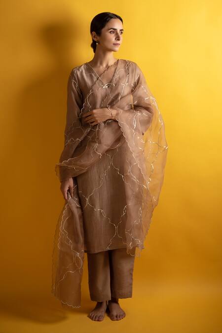 Avaasya Jaipur_Beige Handloom Cotton, Silk Organza Embroidery, Gota Mughal Chanderi Kurta Set _Online_at_Aza_Fashions