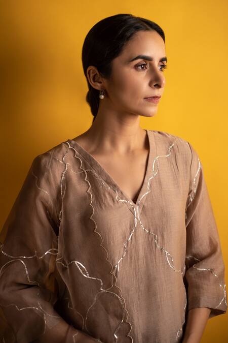 Avaasya Jaipur_Beige Handloom Cotton, Silk Organza Embroidery, Gota Mughal Chanderi Kurta Set _at_Aza_Fashions