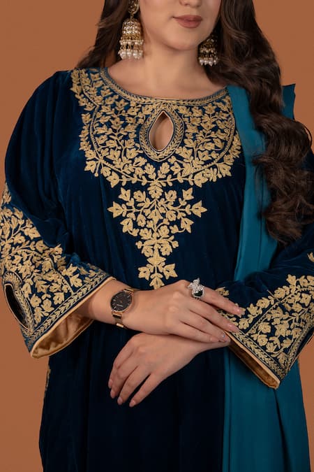 Buy_Daljit Sudan_Blue Velvet, Georgette Embroidery Round Cutwork Aari Tilla Phiran Kurta Set _Online_at_Aza_Fashions