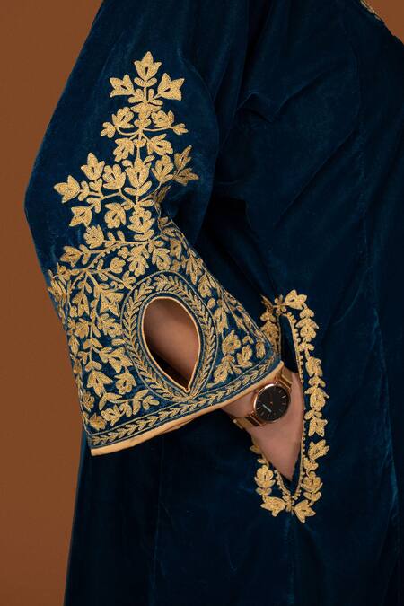 Shop_Daljit Sudan_Blue Velvet, Georgette Embroidery Round Cutwork Aari Tilla Phiran Kurta Set _Online_at_Aza_Fashions