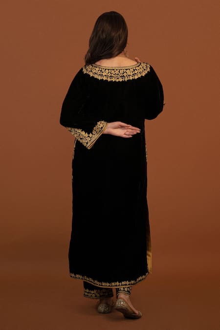 Shop Daljit Sudan Black Velvet, Georgette Embroidery Round Neck Aari Phiran Kurta Set at Aza Fashions Shop_Daljit Sudan_Black Velvet, Georgette Embroidery Round Neck Aari Phiran Kurta Set _at_Aza_Fashions