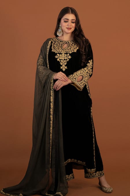 Daljit Sudan Black Velvet, Georgette Embroidery Round Neck Aari Phiran Kurta Set Online at Aza Fashions Daljit Sudan_Black Velvet, Georgette Embroidery Round Neck Aari Phiran Kurta Set _Online_at_Aza_Fashions