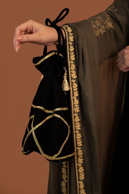 Daljit Sudan Black Velvet, Georgette Embroidery Round Neck Aari Phiran Kurta Set at Aza Fashions Daljit Sudan_Black Velvet, Georgette Embroidery Round Neck Aari Phiran Kurta Set _at_Aza_Fashions