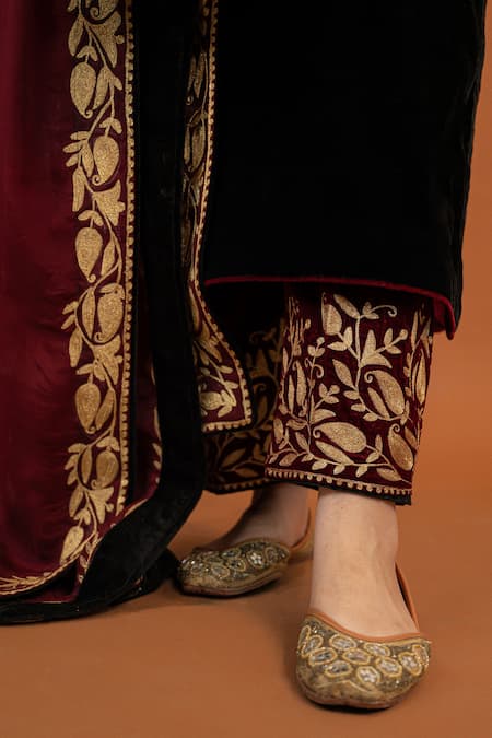 Daljit Sudan Black Velvet, Georgette Embroidery, Cut Work V-neck Kashmiri Kurta Pant Set Online at Aza Fashions Daljit Sudan_Black Velvet, Georgette Embroidery, Cut Work V-neck Kashmiri Kurta Pant Set _Online_at_Aza_Fashions