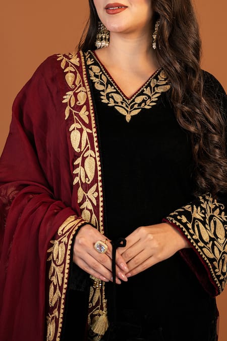 Buy Daljit Sudan Black Velvet, Georgette Embroidery, Cut Work V-neck Kashmiri Kurta Pant Set Online at Aza Fashions Buy_Daljit Sudan_Black Velvet, Georgette Embroidery, Cut Work V-neck Kashmiri Kurta Pant Set _Online_at_Aza_Fashions