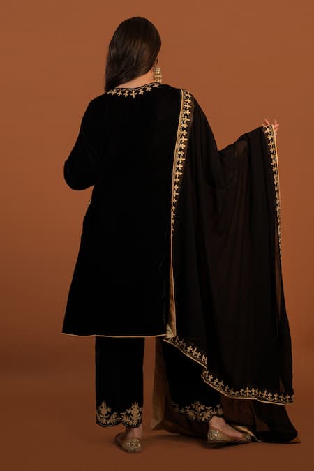Daljit Sudan Velvet Placement Embroidered Kurta Set