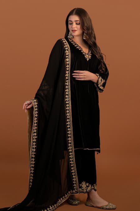 Daljit Sudan_Black Velvet, Georgette Embroidery V-neck Placement Kurta Set _Online_at_Aza_Fashions