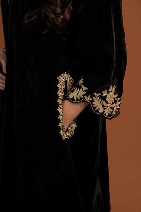 Buy_Daljit Sudan_Black Velvet, Georgette Embroidery V-neck Placement Kurta Set _Online_at_Aza_Fashions