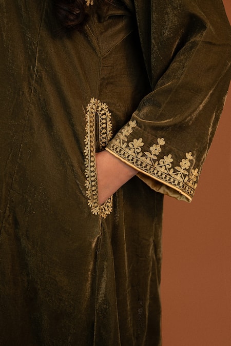 Daljit Sudan Grey Velvet Embroidery Split V-neck Placement Kurta And Pant Set at Aza Fashions Daljit Sudan_Grey Velvet Embroidery Split V-neck Placement Kurta And Pant Set _at_Aza_Fashions