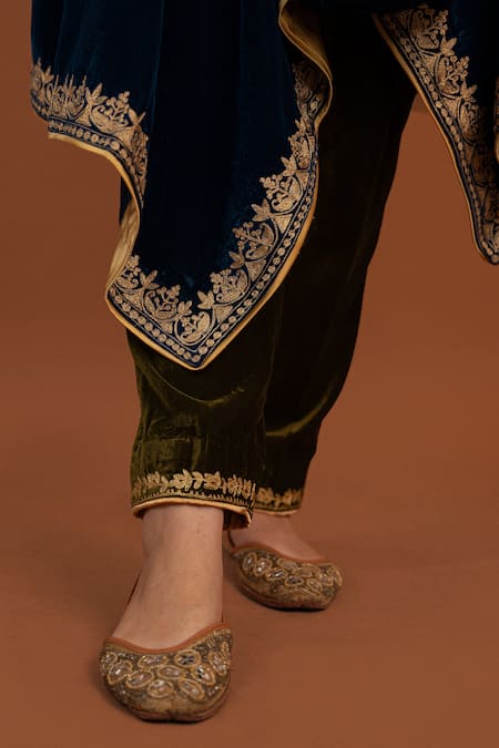 Buy_Daljit Sudan_Blue Velvet Embroidery High Neck Cape And Kurta Set _Online_at_Aza_Fashions