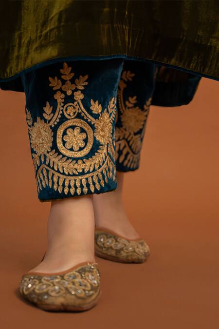 Shop_Daljit Sudan_Green Velvet Embroidery V-neck Floral Aari Tilla Kashmiri Kurta Pant Set _Online_at_Aza_Fashions