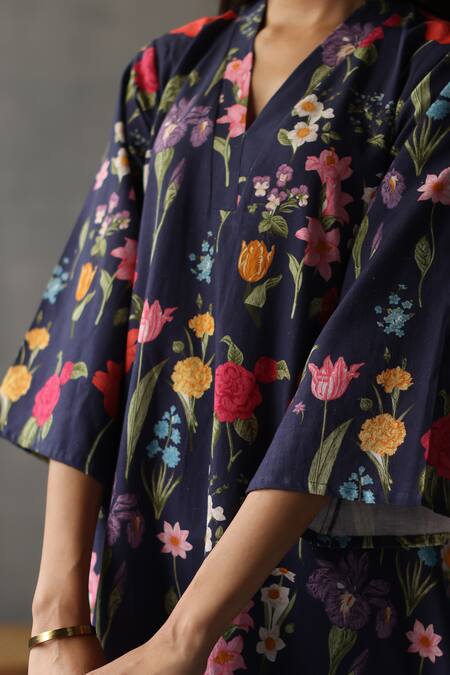 Roza_Blue Linen Embroidery V-neck Primrose Floral Pattern Kurta And Pant Set _at_Aza_Fashions