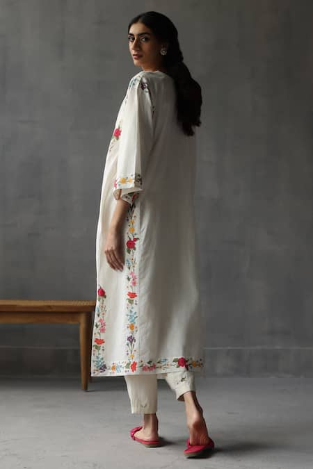 ROZA Ivory Linen Hand Drawn Prints Primrose Phiran Kurta And Pant Set   2