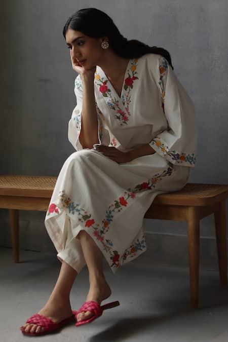 ROZA Ivory Linen Hand Drawn Prints Primrose Phiran Kurta And Pant Set   6