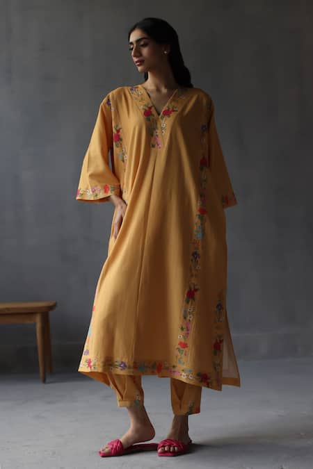 ROZA Primrose Floral Print Phiran Kurta With Pant 