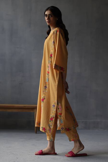 Buy Roza Yellow Linen Embroidery V-neck Primrose Floral Print Phiran Kurta With Pant Online at Aza Fashions Buy_Roza_Yellow Linen Embroidery V-neck Primrose Floral Print Phiran Kurta With Pant _Online_at_Aza_Fashions