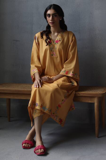 Shop Roza Yellow Linen Embroidery V-neck Primrose Floral Print Phiran Kurta With Pant Online at Aza Fashions Shop_Roza_Yellow Linen Embroidery V-neck Primrose Floral Print Phiran Kurta With Pant _Online_at_Aza_Fashions
