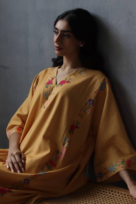Roza Yellow Linen Embroidery V-neck Primrose Floral Print Phiran Kurta With Pant at Aza Fashions Roza_Yellow Linen Embroidery V-neck Primrose Floral Print Phiran Kurta With Pant _at_Aza_Fashions