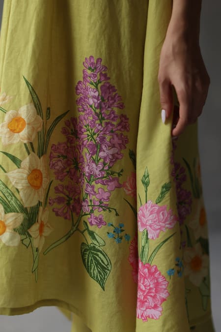 Roza_Green Linen Floral Round Water Lily Pattern Kurta _at_Aza_Fashions